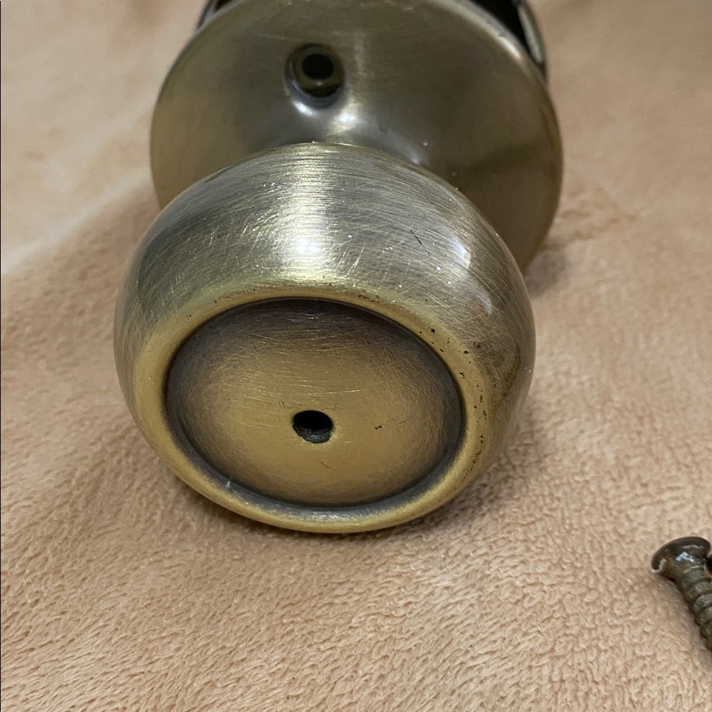 Locking Doorknob Set - Picture 3 of 6
